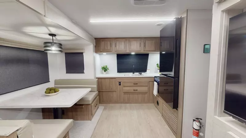 Freedom Express Ultra Lite Main Room