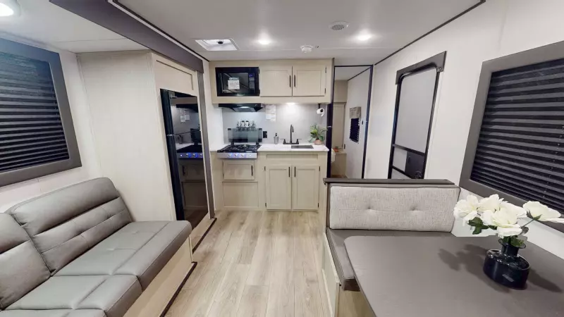 Shasta I-5 Edition & Compact Main Room